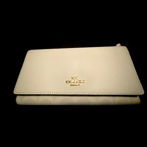 **New**Coach Signature Trifold Wallet